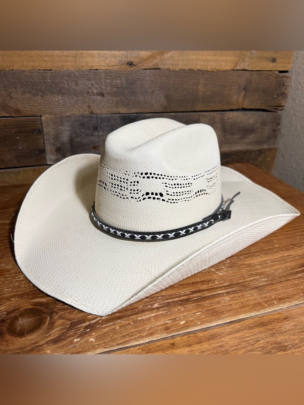 CODY JAMES BANGORA STRAW COWBOY HAT size 7 1/8. See pics for crease in back.